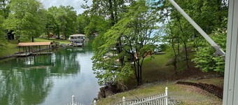 Quiet, waterfront cottage - come relax and enjoy the lake