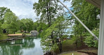 Quiet, waterfront cottage - come relax and enjoy the lake