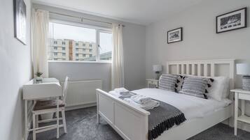 3 bedrooms, desk, iron/ironing board, WiFi