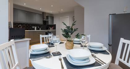 Central large 3 bedroom home