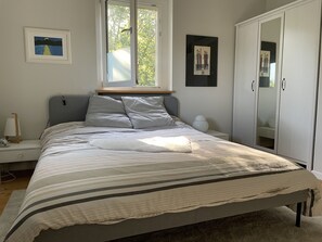 4 Schlafzimmer, Schreibtisch, Reisekinderbett, kostenloses WLAN
