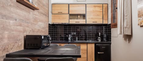 Fridge, microwave, coffee/tea maker, electric kettle