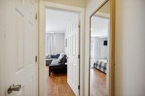 Interior - Cozy apartment with GREAT LOCATION in Rittenhouse! (Philadelphia)