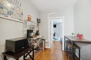Interior - Cozy apartment with GREAT LOCATION in Rittenhouse! (Philadelphia)