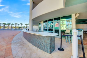 Property grounds - Luxury Gulf Front Condo | Balcony Grill (Orange Beach)