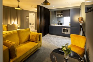 Deluxe Studio Suite | Premium bedding, pillowtop beds, desk, soundproofing