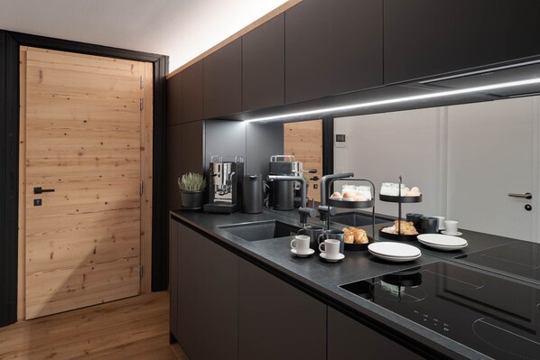 Fridge, stovetop, dishwasher, coffee/tea maker - Attica 54 Penthouse with terrace (Meran)