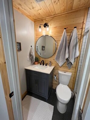 Hair dryer, towels - 100 mile view, 2.5 miles to downtown Blowing Rock. (Lenoir)