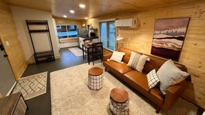 TV, books - 100 mile view, 2.5 miles to downtown Blowing Rock. (Lenoir)