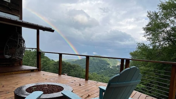 Terrace/patio - 100 mile view, 2.5 miles to downtown Blowing Rock. (Lenoir)