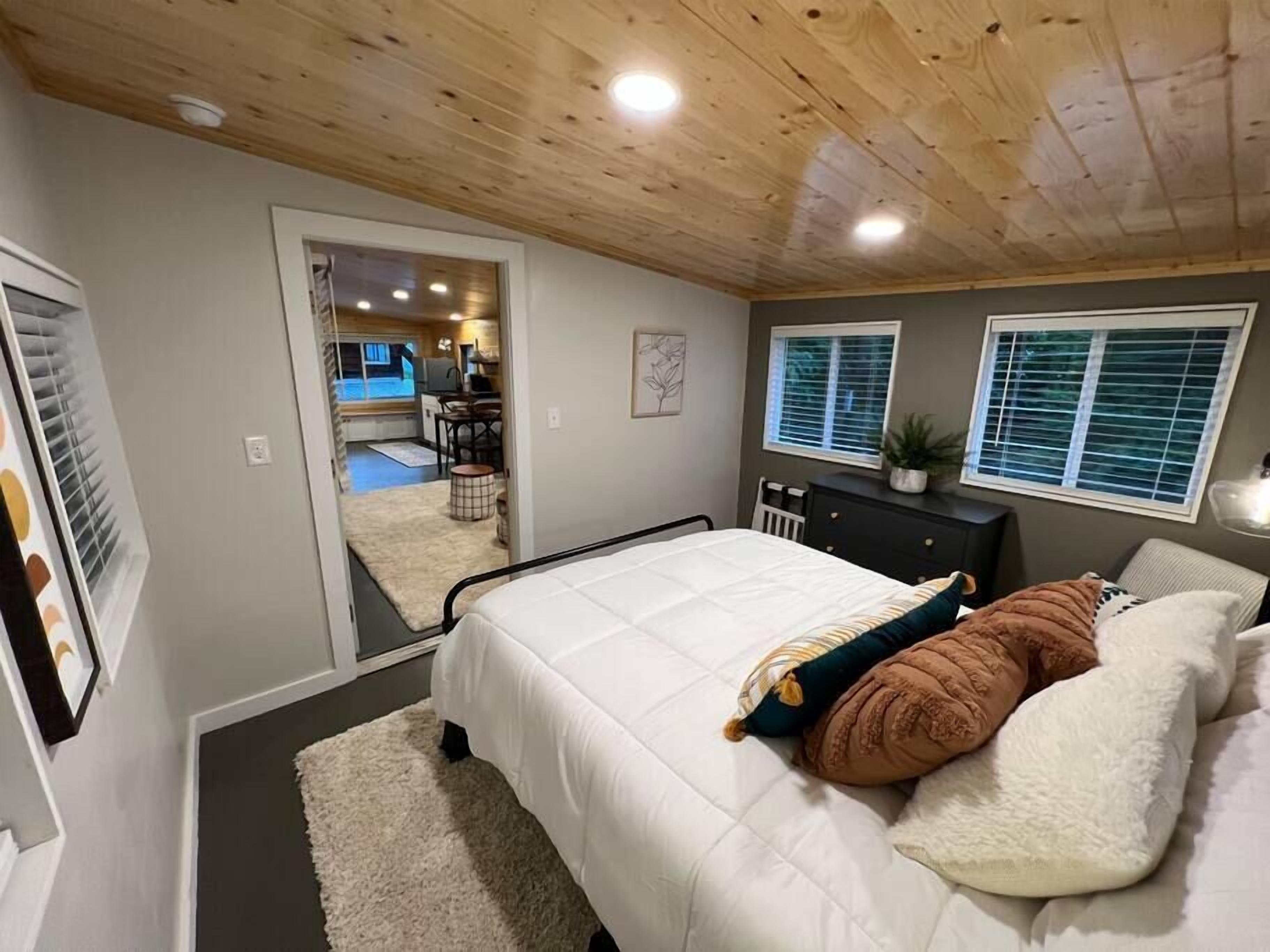 1 habitación, tabla de planchar con plancha, wifi gratis y ropa de cama 