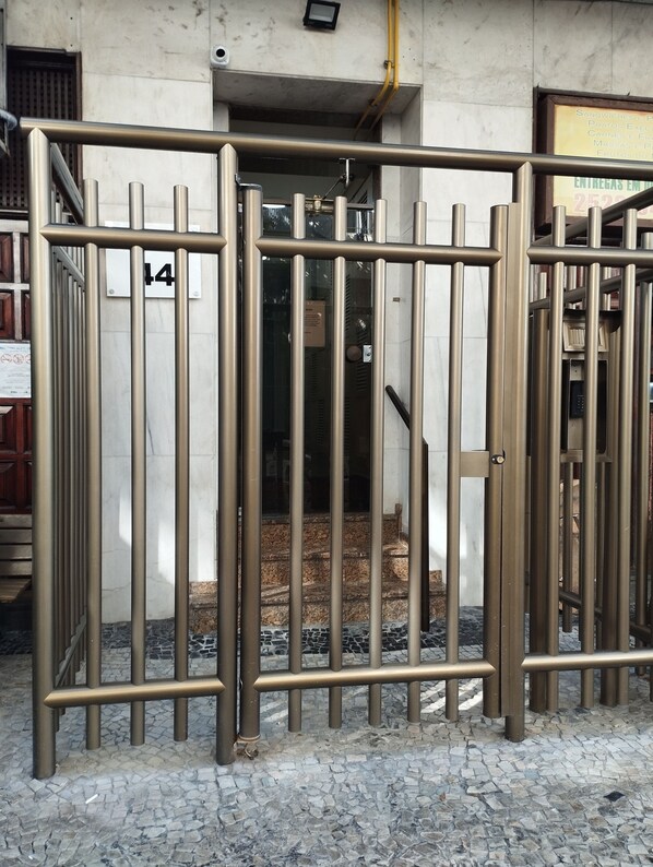 A metal gate with a number plate, a tiled floor, and a building entrance. - 4 Minutes From Copacabana Beach Jn301 (Rio de Janeiro)