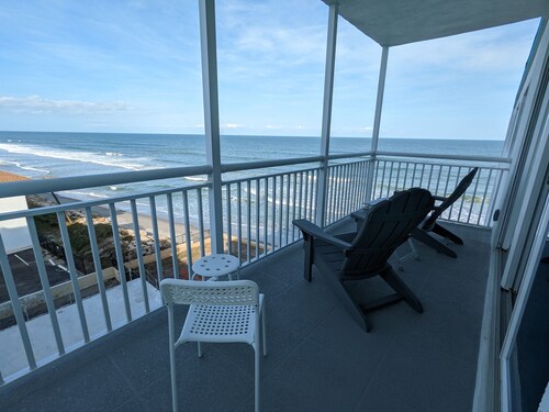 Oceanfront 2BR with Breathtaking Views next to Patrick SFB, Satellite Beach 