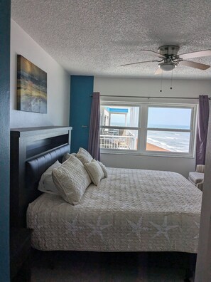 2 chambres, bureau, fer et planche à repasser, accès au Wi-Fi (inclus)