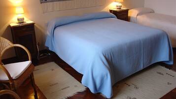 4 makuuhuonetta, työpöytä, silitysrauta/-lauta, ilmainen Wi-Fi