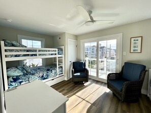 6 bedrooms, desk, iron/ironing board, free WiFi