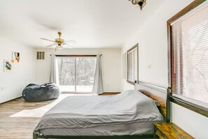 4 bedrooms, iron/ironing board, travel cot, free WiFi