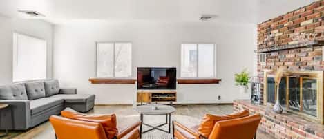 Smart TV, fireplace