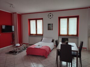 2 chambres, fer et planche à repasser, lit parapluie, Wi-Fi gratuit