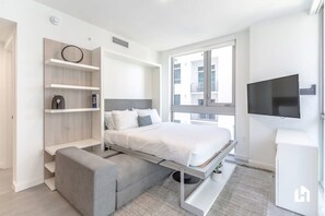 1 habitación, tabla de planchar con plancha, wifi gratis y ropa de cama