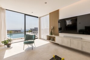 TV, fireplace, stereo