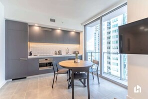 Fridge, microwave, oven, stovetop - Comfortable Studio, Pool, Coworking & Ocean Views (Miami)