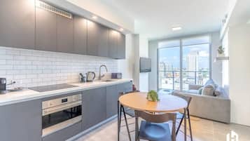 Refrigerador, microondas, horno y parrilla de estufa