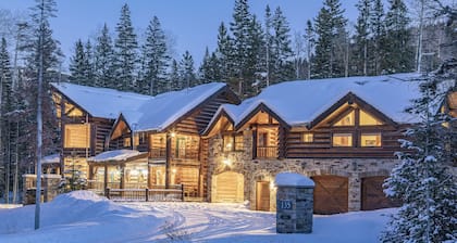 BEARPAW MANOR- A Magnificent Ski-In/Ski-Out Mountain Village Chalet