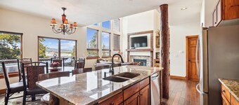 Experience the stunning mountain views at Water Dance Retreat, dog friendly!