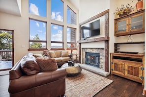 Smart TV y chimenea