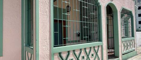 تفاصيل الفندق من الخارج