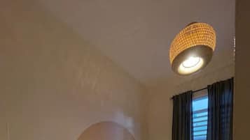 2 habitaciones, escritorio, tabla de planchar con plancha y wifi gratis