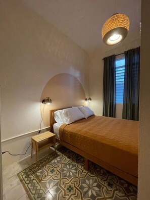 2 bedrooms, desk, iron/ironing board, WiFi