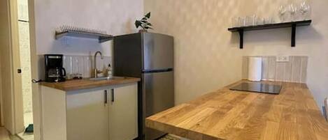 Fridge, microwave, stovetop, coffee/tea maker