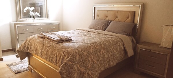 2 bedrooms, iron/ironing board, WiFi, bed sheets