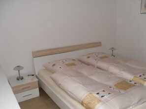 2 bedrooms, travel cot, WiFi