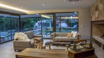 43-inch LED TV with digital channels, TV, Netflix