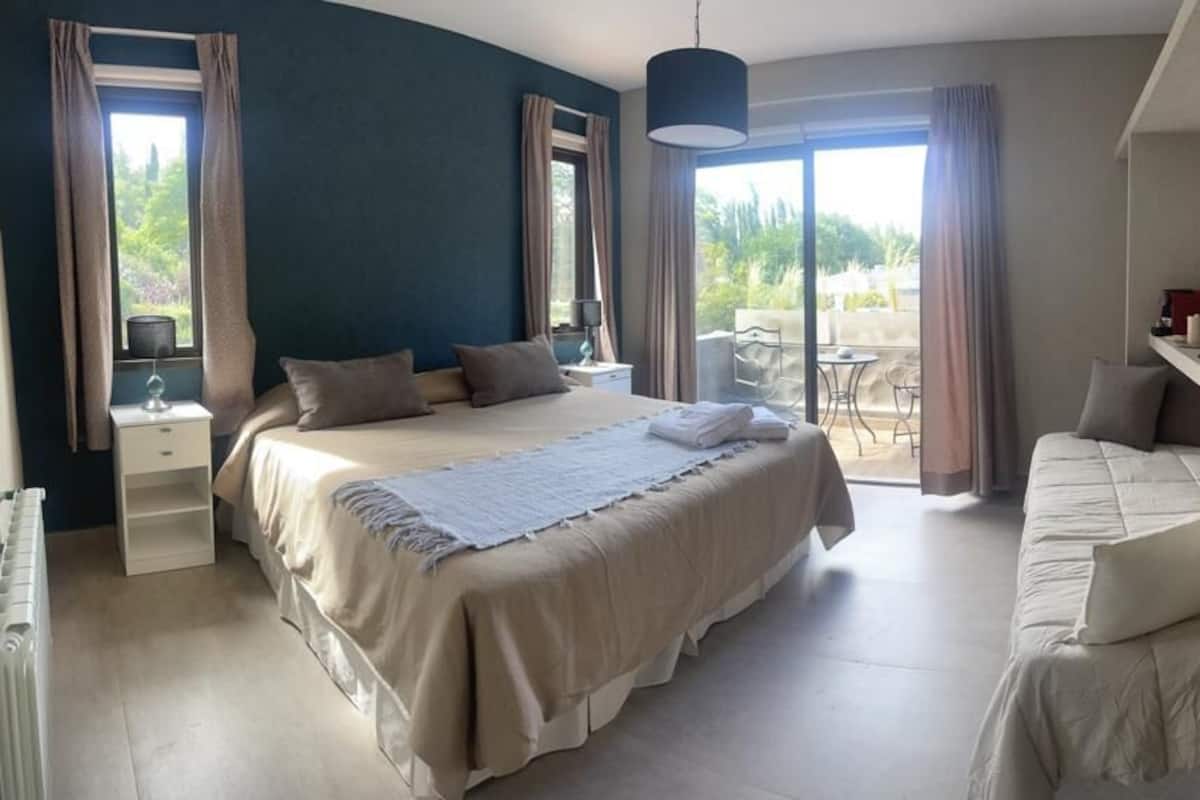 Deluxe Triple Room | Premium bedding, down duvets, pillow-top beds, in-room safe