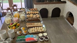 Breakfast buffet - Terra Campo Posada (Chacras de Coria)