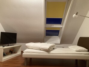 3 bedrooms, travel cot, WiFi - 120 meters to the lake - studio-apartment with top equipment/3 bedrooms (Göhren-Lebbin)