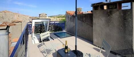 المنطقة المحيطة بالمنشأة