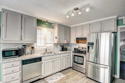 Stone Mountain Home Amazing Yard & Pool