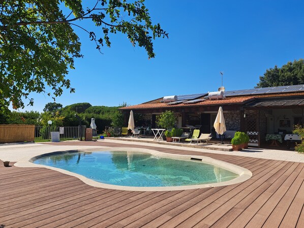 Piscine extérieure (ouverte en saison)