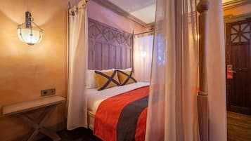 Kamar Keluarga (2 Days | 1 Night STAY with night show) | Didekorasi berbeda-beda dan dilengkapi dengan perabotan berbeda-beda