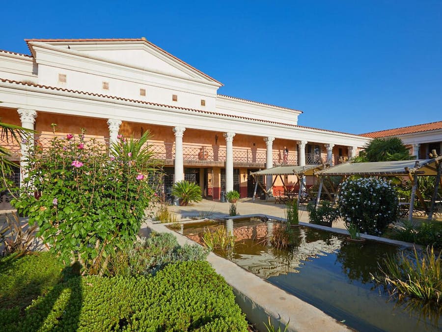 Individually decorated, individually furnished, travel cot, free WiFi