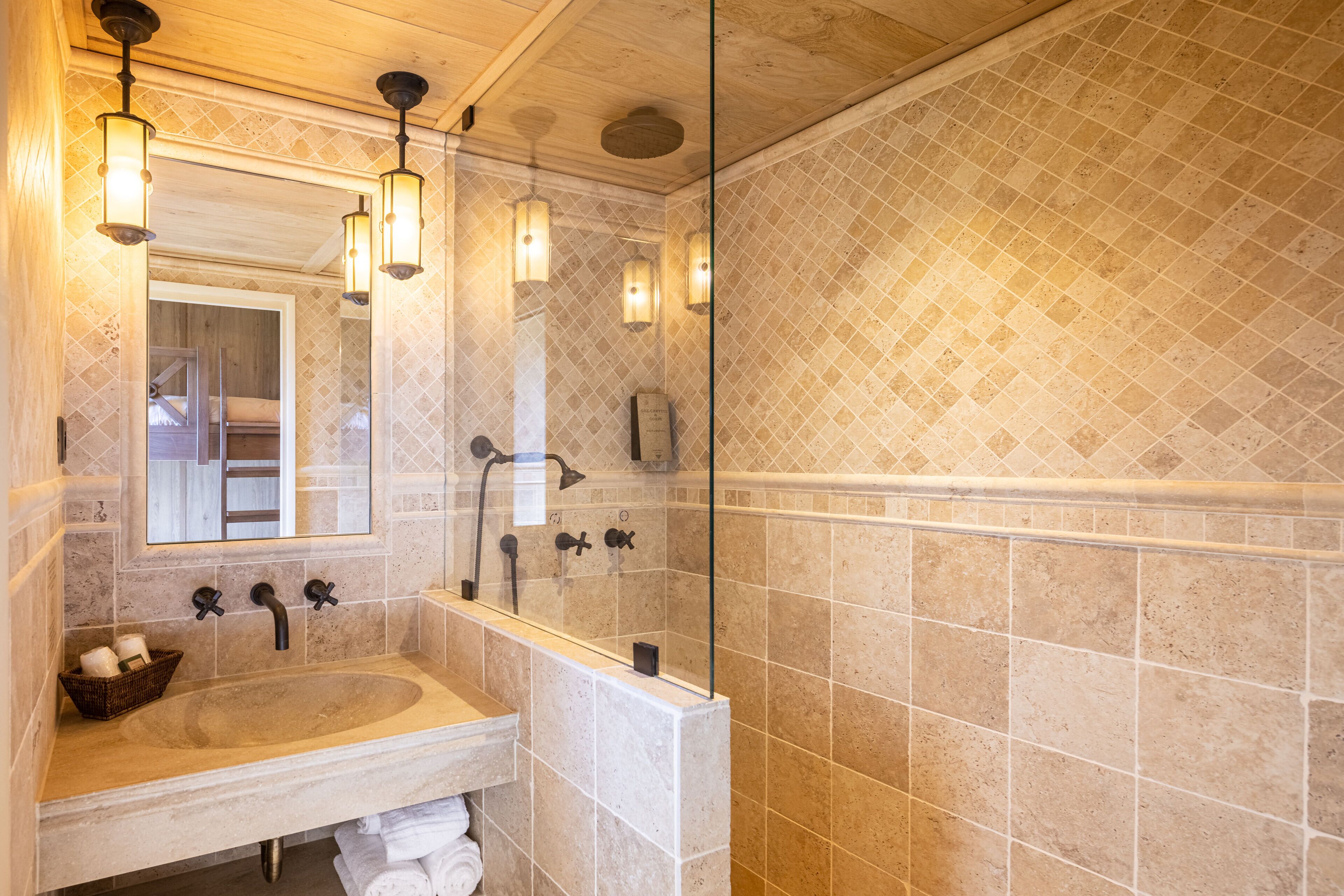 Camera familiare (2 Days | 1 Night STAY with night show) | Bagno | Doccia, soffione a pioggia, asciugacapelli, asciugamani