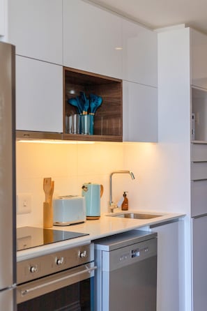 Fridge, microwave, oven, stovetop