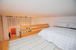 1 bedroom, desk, iron/ironing board, free WiFi