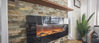 HEATED POOL 8 FEET DEEP AND FIRE PIT BLISSFUL 4 BR HOME CLOSE TO EVERYTHING