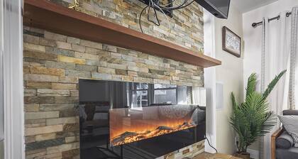 HEATED POOL 8 FEET DEEP AND FIRE PIT BLISSFUL 4 BR HOME CLOSE TO EVERYTHING